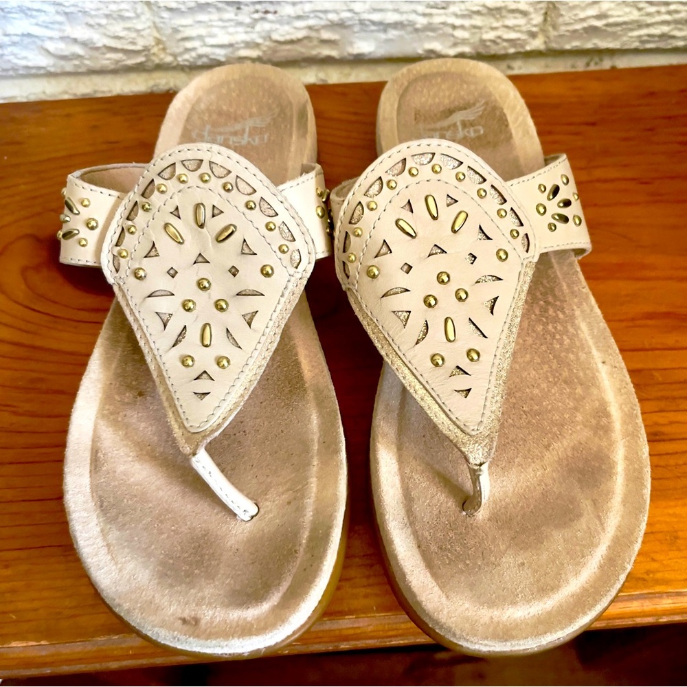 Dansko Leather Women’s Benita Flip Flop Sandals Ivory Full Grain Suede - Picture 2 of 7